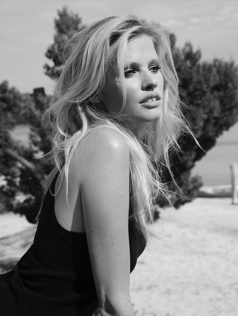 37.2 Paris - lara stone meylan.png