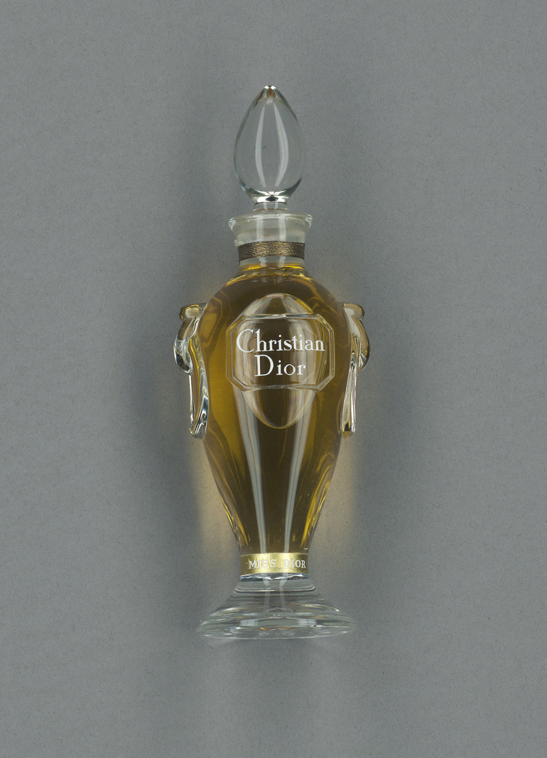 37.2 Paris - 3_DIOR PERFUMEB.jpg