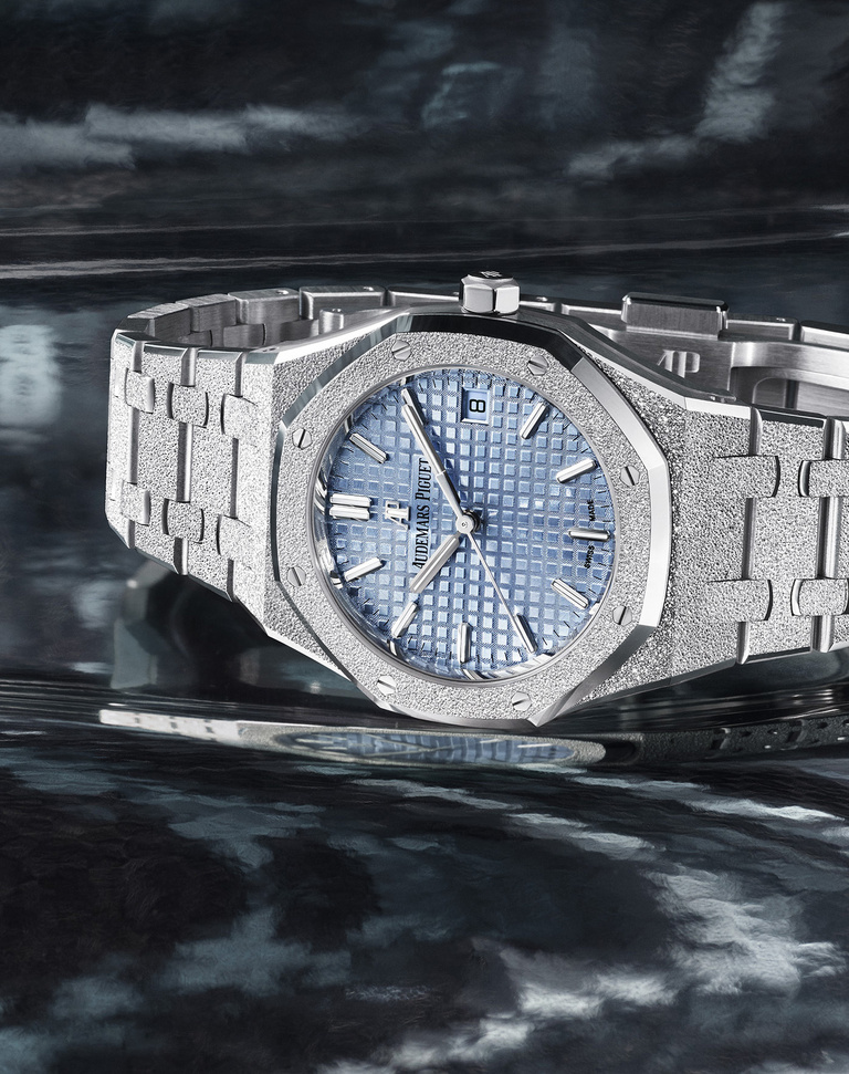 37.2 Paris - AUDEMARS_PIGUET_020_ROYAL_OAK_FROSTED_GOLD_C_RGB copie.jpg